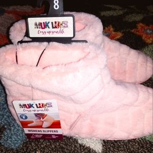 NWTs Pink Muk Luk* Booties/Slippers